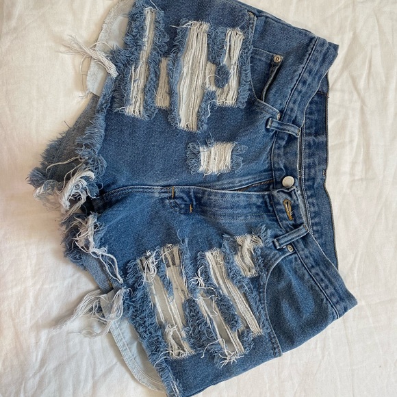 Wrangler distressed shorts 💋 - Picture 2 of 6